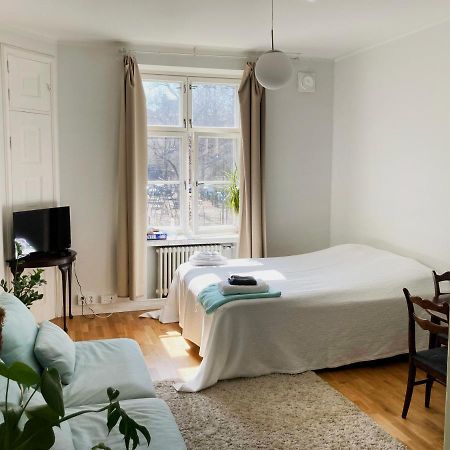Bright One-Room Studio In The Heart Of Kallio Helsínquia Exterior foto